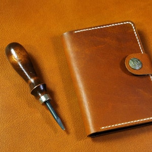 Soporte de la cubierta del pasaporte del cuero curtido de verduras marrón / cuero genuino cosido a mano pasaporte de viaje caso de la cartera P014S