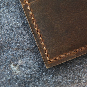 Cartera de cuero desgastado vintage personalizada para tarjetas, billetera minimalista para hombres y mujeres, billetera de cuero con bolsillo frontal, billetera para cambio de monedas CW005SZ imagen 5