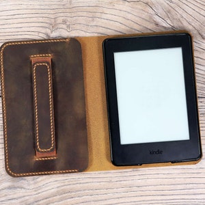 Custodia in pelle per Kindle Paperwhite di 12a e 11a generazione, custodia in pelle lavorata per tutti i nuovi Kindle 2024 Y02-KD05CWP