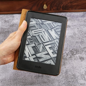 Women embossing leather kindle paperwhite 12th 11th case , Tooled leather 2024 Kindle 11th gen case cover, Kindle Oasis case W11-KD05CWP image 5