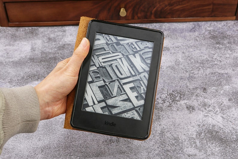 Women embossing leather kindle paperwhite 12th 11th case , Tooled leather 2024 Kindle 11th gen case cover, Kindle Oasis case W11-KD05CWP image 5
