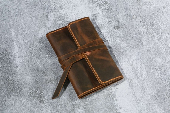 rolling tobacco accessories U.Like Relax Zone Smoking Pipe Roll Up Pouch Case Bag for Pipe Tobacco Storage Tobacco Moisturizing Case and as Pipe tamper, Pipe Cleaners (Green) : Health & Household It also comes with a comfortable handle that makes it easy to carry like a classic mens clutch bag Personalized Leather Rolling Tobacco Pouch