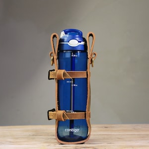 Personalized leather water bottle carrier holder for walking , full grain leather hiking water bottle carrier with shoulder strap Z08-LWC05S