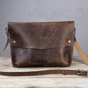 Sac à bandoulière de créateur décontracté en cuir personnalisé pour homme, sac messager latéral en cuir vintage minimaliste élégant Z07-LCB05S