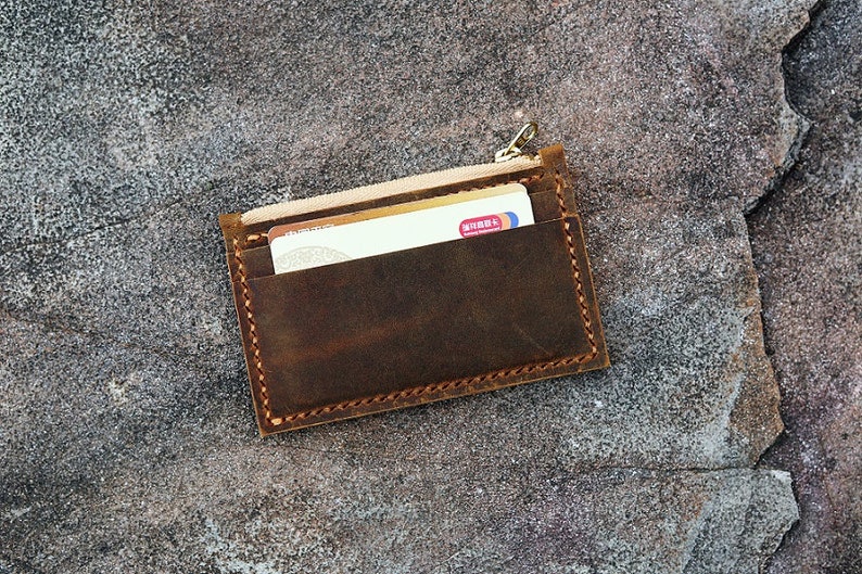 Cartera de cuero desgastado vintage personalizada para tarjetas, billetera minimalista para hombres y mujeres, billetera de cuero con bolsillo frontal, billetera para cambio de monedas CW005SZ imagen 4