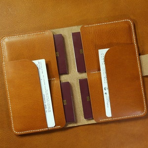 Estuche organizador para pasaporte familiar de cuero curtido vegetal marrón / Estuche para pasaporte familiar de cuero auténtico para 4 personas FP414SL