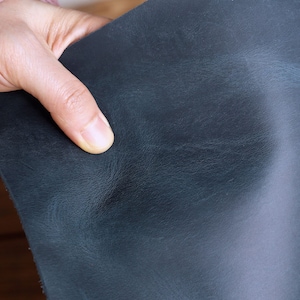 Vintage rustic blue oil tanned pull up leather sheets scrap , full grain distressed blue leather pieces 1.0 - 2.0mm / 3 - 5 Oz Z05-LSP15S