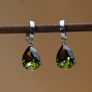 Peridot Earring Minimalist, Dangling Earrings, Green Birthstone Jewelry, Wife Gift, August Birthstone Earrings, Perfect Gift for Mothers Day