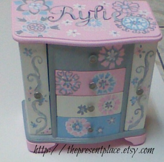 Girl jewelry boxes best sale personalized