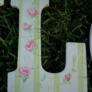 drewniane litery dla dziewczynek,różowe róże litery