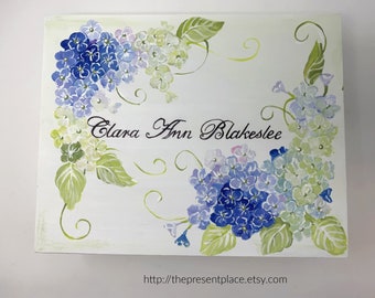 grande boîte à souvenirs personnalisée blanche pour les filles avec des hortensias bleus, cadeau de petite fille