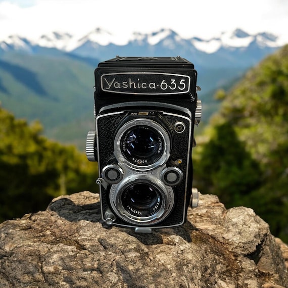 カメラ Yashica-A ヤシカA 二眼レフカメラ TLR 【動作確認済/カバー付】