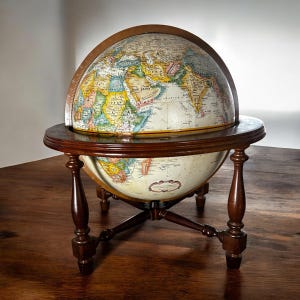 Antieke Reploge uitgebreide topografische wereldbol in houten standaard