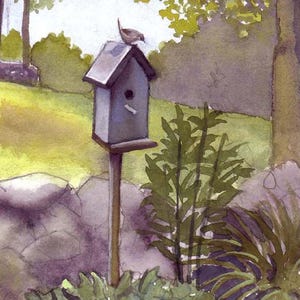 Tarjeta de jardín con casita de pájaros azul - Tarjeta de felicitación de acuarela en blanco por dentro - Arte paisajístico de Nueva Inglaterra - Tarjeta de naturaleza con pájaros - Escena de jardín campestre