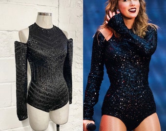 Costume tributo geometrico a Taylor Swift con paillettes nere