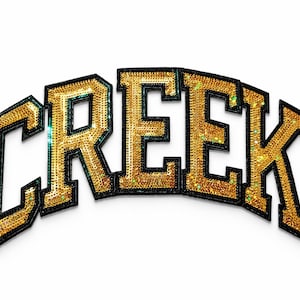 Könnte beinhalten: Rustikales Holzschild mit dem Text "Welcome to our home" in weißer Schrift. Das Schild hat eine Used-Optik und ein schlichtes, einladendes Design, perfekt für eine Veranda oder einen Eingangsbereich.