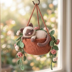 Op de afbeelding: Een witte keramische mok met een zwart handvat en de tekst "But First, Coffee" in een zwarte, vette letter. De mok is 10 cm hoog en bevat 350 ml.