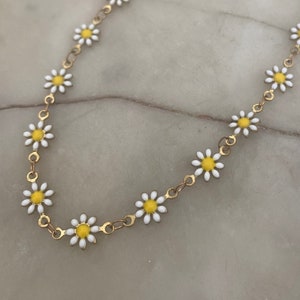 Daisy Flower Chain Choker Necklace