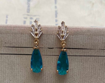 Aqua Blue Teardrop & Crystal Art Deco Bolzen-Ohrringe