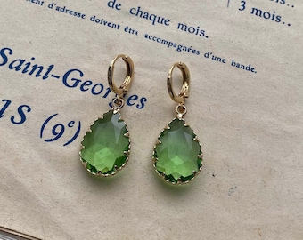 Kolczyki-koła w kształcie łezki w kolorze peridot green
