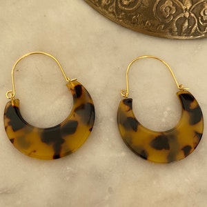 Resin tortoise shell hoop earrings online