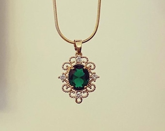 Vintage Style Emerald Green Jewel Necklace