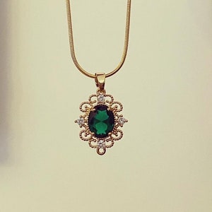 Vintage Style Emerald Green Jewel Necklace