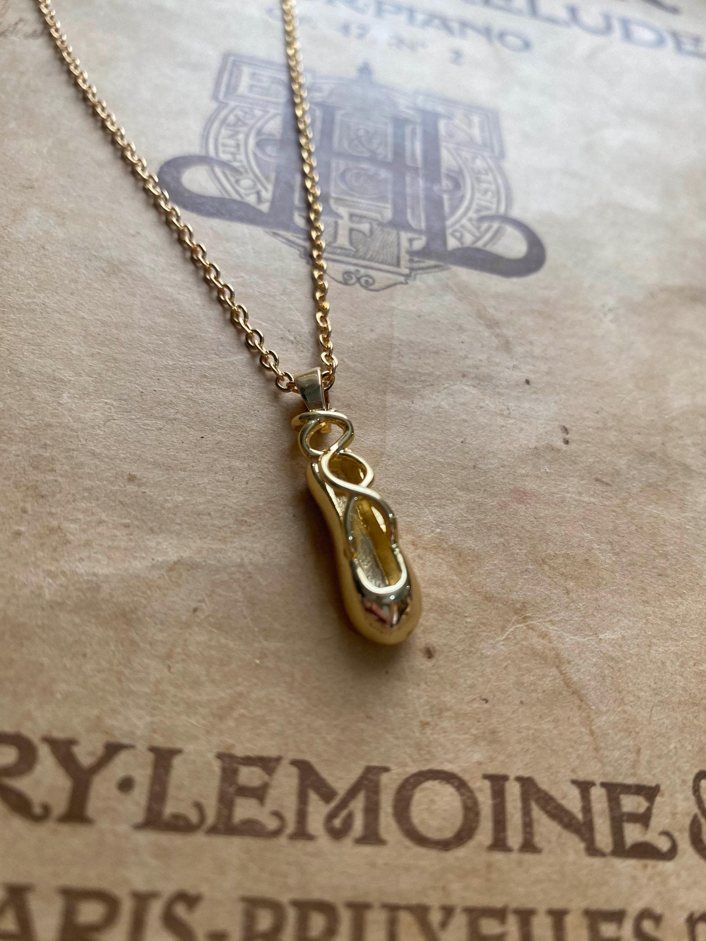 Collier chausson de danse doré France