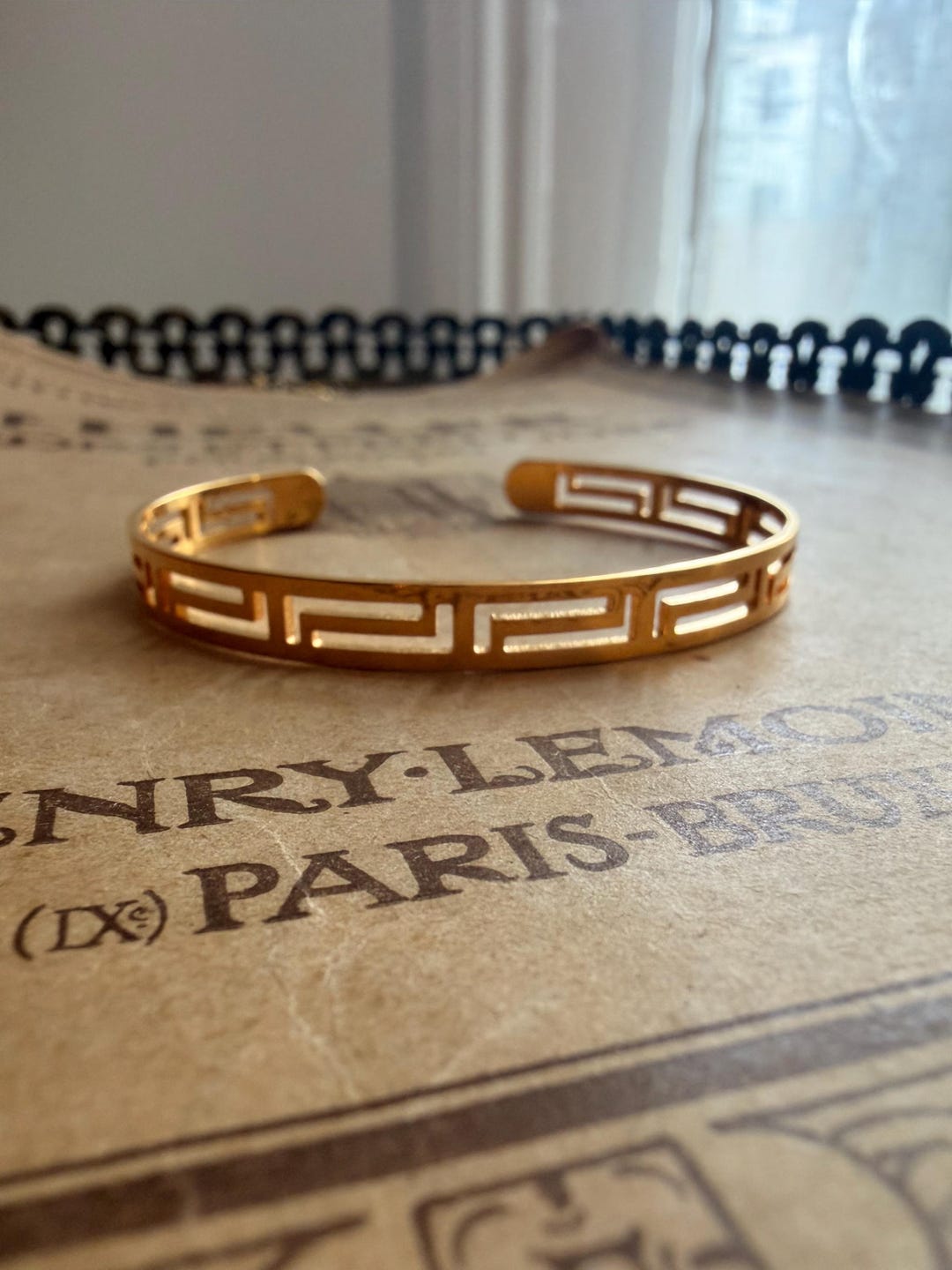 Vintage Gruen II Gold Tone Greek Key Bangle Watch GRT043 Y2K Meander Cuff Gruen Watch Women Gold Tone Greek Key Hinged Cuff Bracelet  main image 4