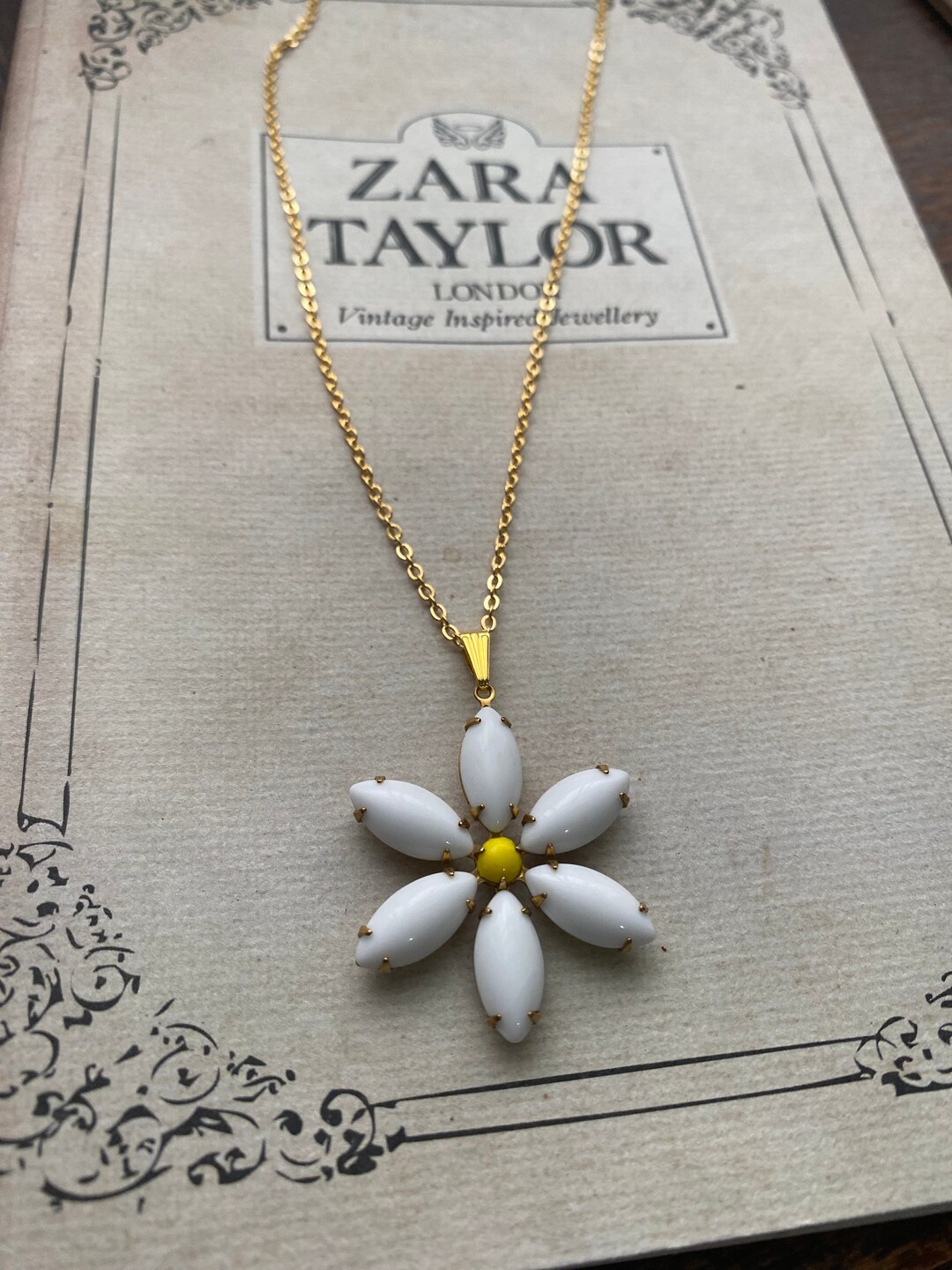 Vintage Crystal Daisy Necklace main image 1