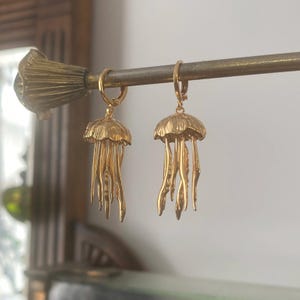 Boucles d'oreilles méduses en or ou en argent | Grand pendentif océan | Option cerceau ou crochet | Cadeau marin tendance