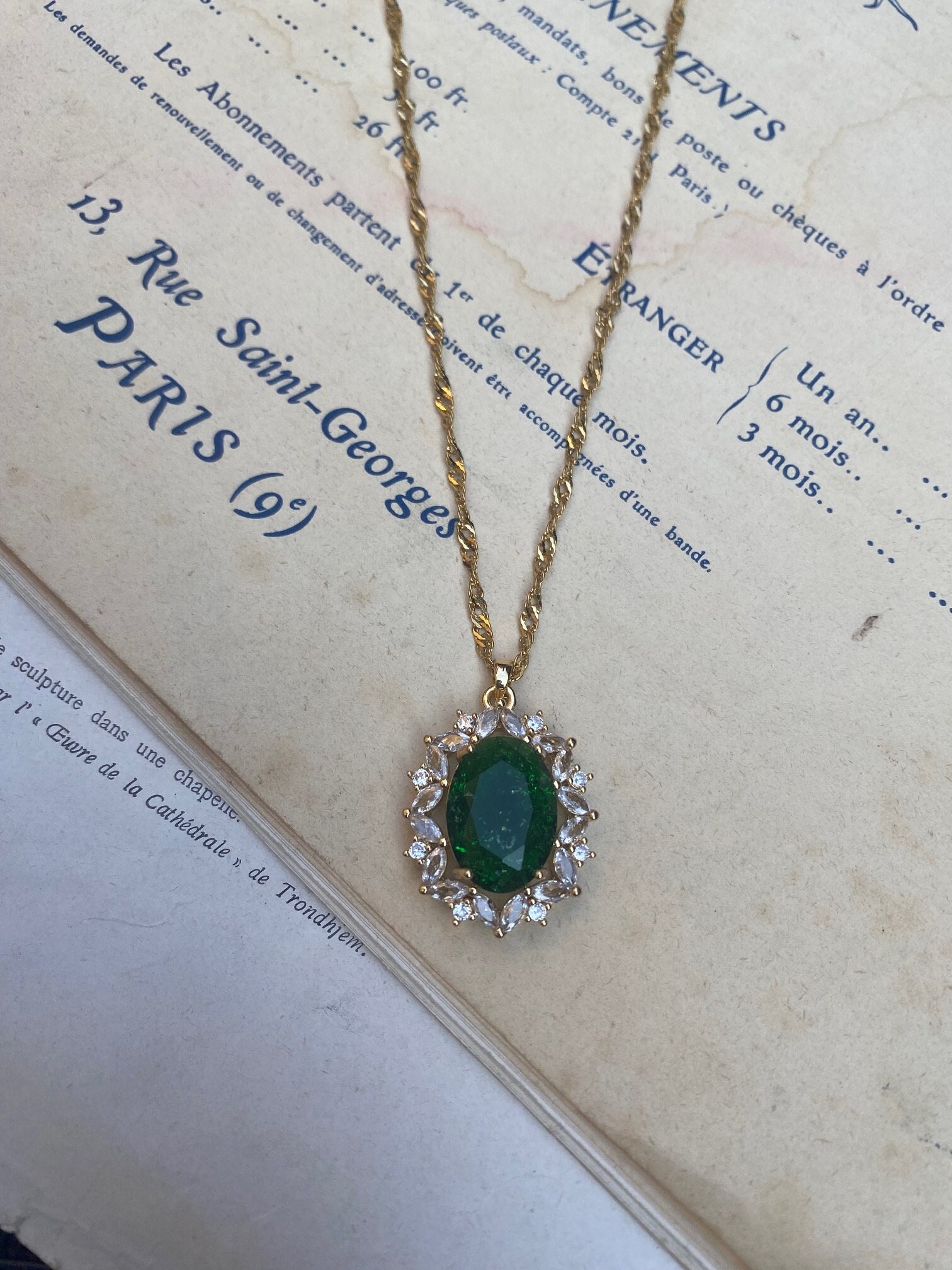 Emerald Green Oval & Crystal Vintage Inspired Jewel Necklace