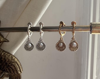 Orecchini a clip con perle e conchiglie, orecchini a conchiglia in oro o argento, orecchini senza fori, gioielli da spiaggia, regalo perfetto per la spiaggia.