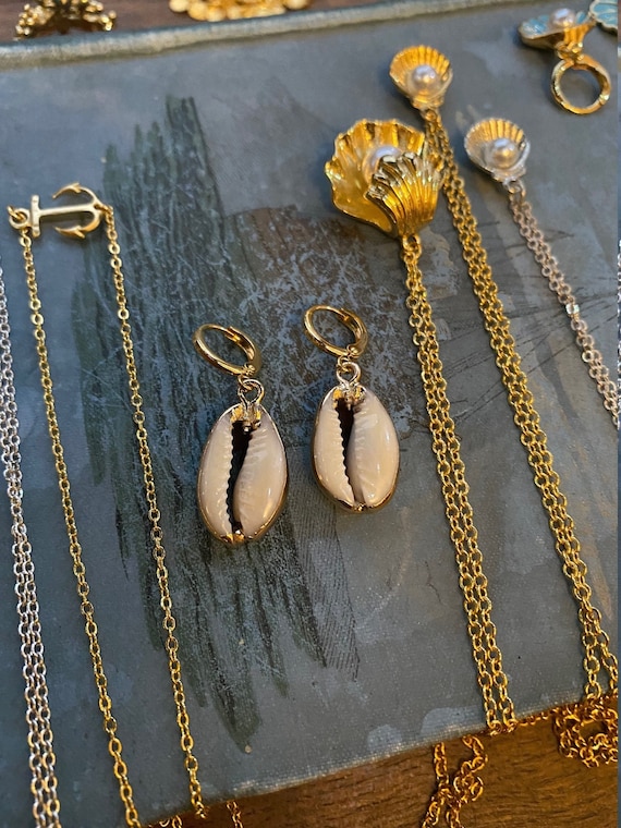 Earrings Open Hoop Back Tack Gold Juju Joy: Gift/Send Jewellery Gifts  Online JVS1217155 |IGP.com