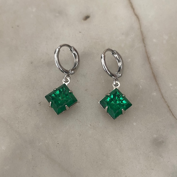 Licht smaragdgroene vintage juweel Huggie-oorringen