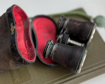 Antique Opera Glasses Binoculars with Leather Case – Vintage Theater Optics, 1950s memorabilia, leather, velvet, metal, theater enthusiasts