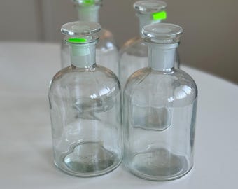 Set di 4 bottiglie da farmacia vintage in vetro trasparente con tappi in vetro smerigliato – Decorazioni da laboratorio vintage – Stile minimalista per la casa