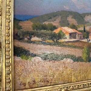 Puede incluir: Una pintura de un paisaje con un pueblo en la distancia. El cielo es de un azul claro con algunas nubes. Las colinas son verdes y marrones. El pueblo est&aacute; formado por peque&ntilde;as casas con techos rojos. La pintura est&aacute; firmada "Eug De Brant&eacute;tis" en la esquina inferior derecha.