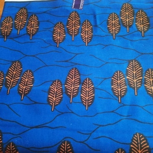 Tessuto di cotone africano Ankara con stampa di alberi blu e oro, realizzato in un quarto di metro di spessore, per cucito e artigianato.