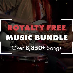 以下が含まれることがあります： 白いエレキギターに、「ROYALTY FREE MUSIC BUNDLE」と「Over 8,850+ Songs」という赤いテキストが重ねられています。