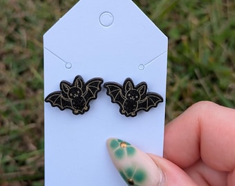 Boucles d'oreilles en bois chauve-souris - Bijoux gothiques d'Halloween peints à la main, découpés au laser