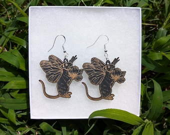 Pendientes de rata de hadas: joyas colgantes de madera con un toque rústico y rústico, pendientes de criaturas del bosque de fantasía grabados con láser.