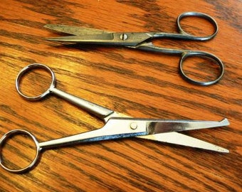 Vintage crafty tools ... Rustic VINTAGE  Scissors SHEARS set of 2 ...