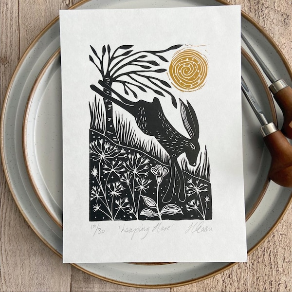 Lièvre bondissant, linogravure artisanale, édition limitée, art populaire original