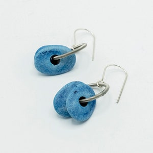 Ceramic earrings with piano wire available in 2 colours Bild 2