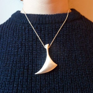 contemporary silver pendant necklace