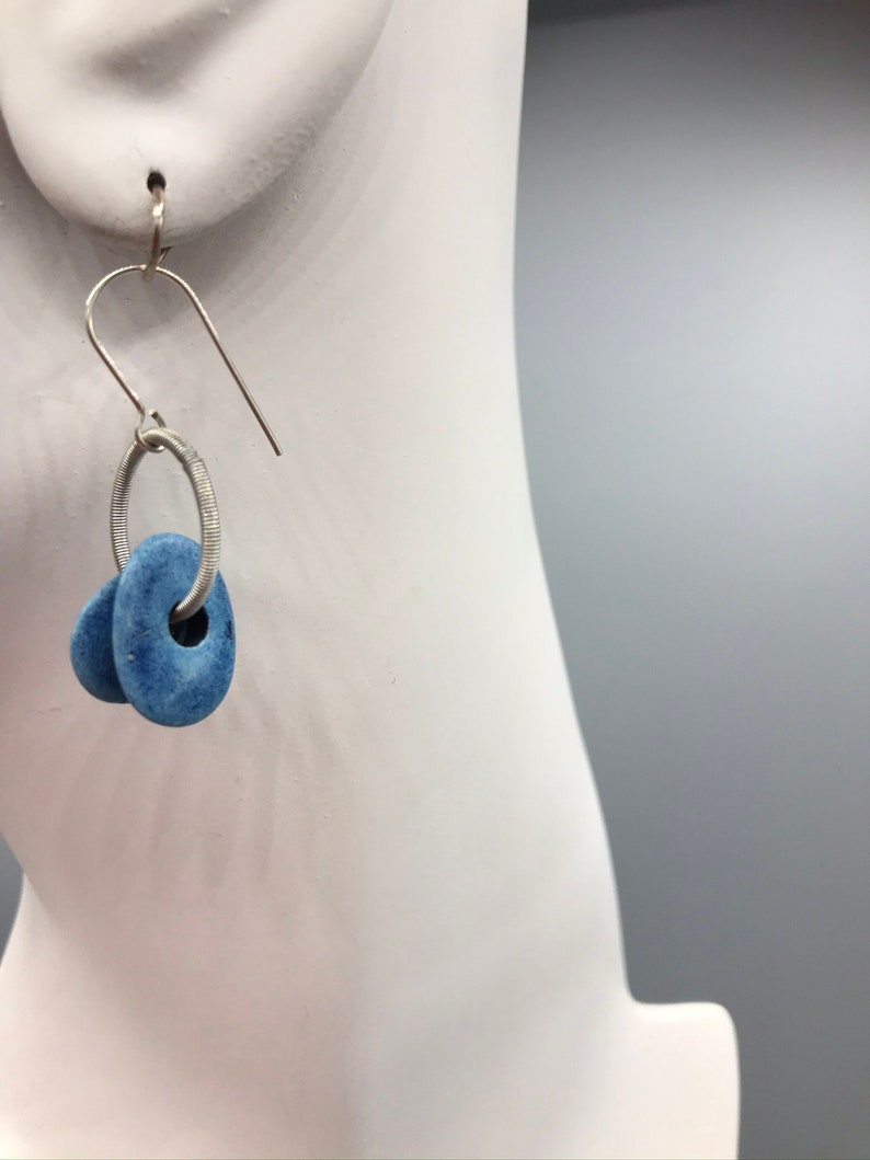 Ceramic earrings with piano wire available in 2 colours Bild 6