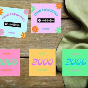 Pode incluir: Uma coleção de autocolantes quadrados coloridos com desenhos florais e texto. Os autocolantes apresentam frases como "YOUR FAVORITES" e "ARTIST 2000" com um código Spotify. A paleta de cores inclui azul claro, rosa, amarelo e verde.