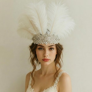Brudhuvudbonad med strutsfjäder, kristallkrona med strass, vintageglamoröst bröllopshattband med brudtillbehör från 1920-talet