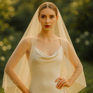 Pearl Edged Fingertip Veil | White, Ivory Tulle Wedding Veil with Scattered Pearls Trim | Short Bridal Veil on  Comb | Hip length